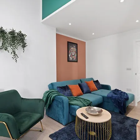 Spacious Modern Retreat - Near Temple Meads Будинок відпочинку *