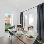 Spacious Modern Retreat - Near Temple Meads *