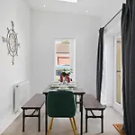 Spacious Modern Retreat - Near Temple Meads * Bristol