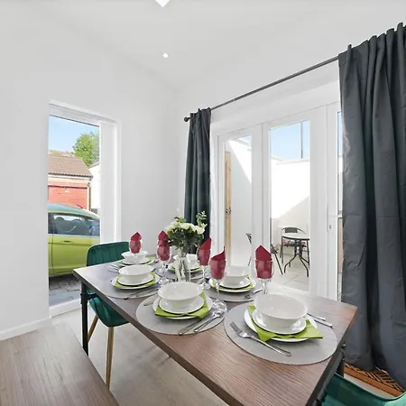 Spacious Modern Retreat - Near Temple Meads Bristol