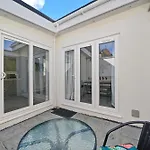 Spacious Modern Retreat - Near Temple Meads 度假居
