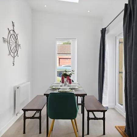 בית נופש Spacious Modern Retreat - Near Temple Meads