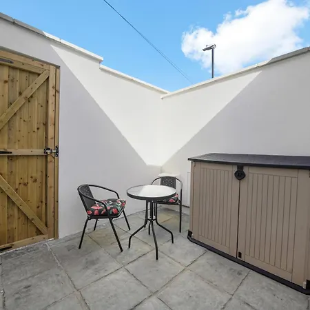 Spacious Modern Retreat - Near Temple Meads בית נופש