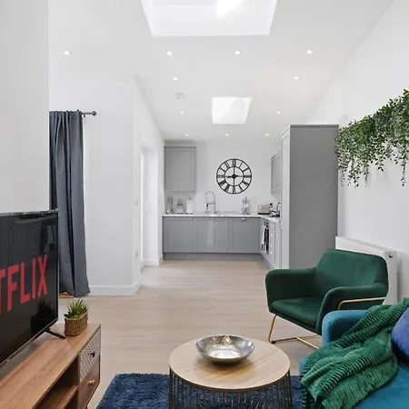 Spacious Modern Retreat - Near Temple Meads בית נופש