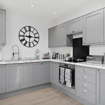 בית נופש Spacious Modern Retreat - Near Temple Meads בריסטול