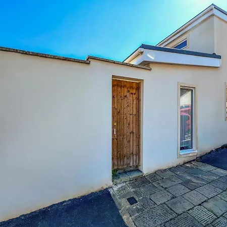 Spacious Modern Retreat - Near Temple Meads * Bristol